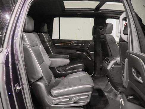 Used 2023 Cadillac Escalade ESV Premium Luxury AWD/4WD image 22