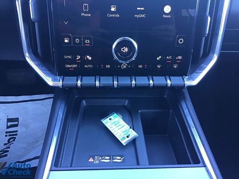 Used 2025 GMC Acadia Elevation image 39