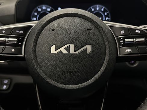 Used 2025 Kia Seltos SX AWD/4WD image 14