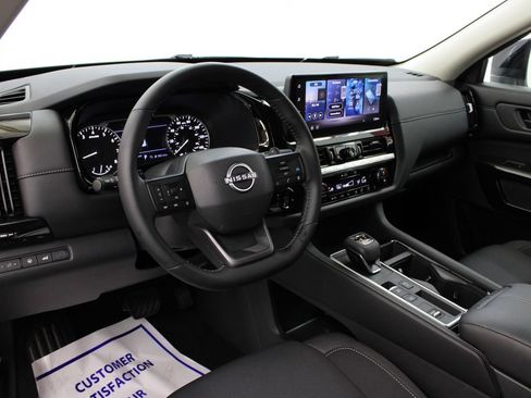 Used 2026 Nissan Pathfinder SV FWD image 15