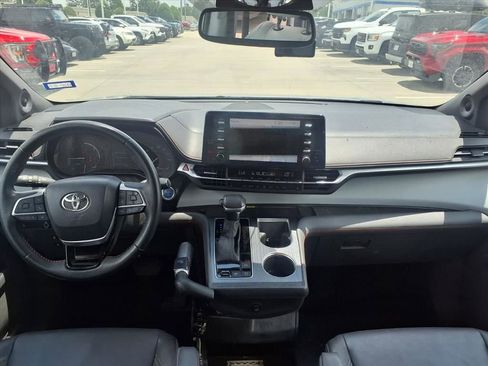 Used 2023 Toyota Sienna XSE w/ XSE Plus Package AWD/4WD image 11