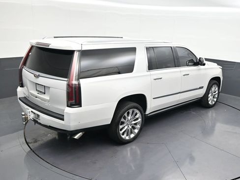 Used 2019 Cadillac Escalade ESV Premium Luxury RWD image 23