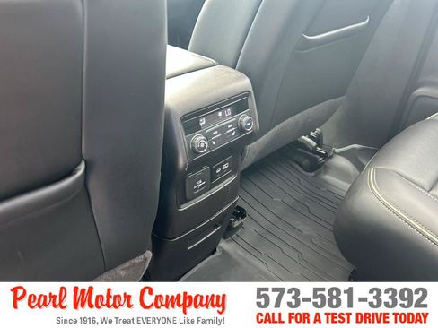 Certified 2022 GMC Acadia Denali w/ Denali Ultimate Package AWD/4WD image 22