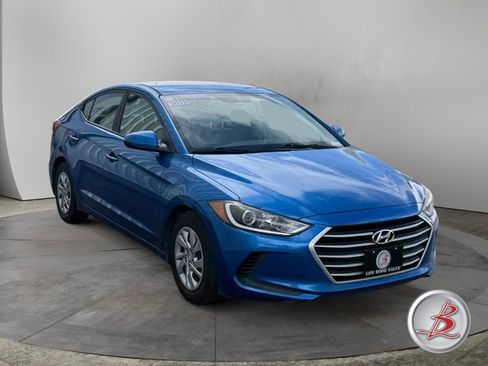 Used 2018 Hyundai Elantra SE FWD image 1