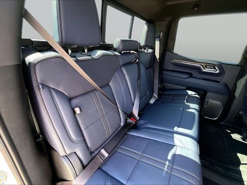 Used 2024 Chevrolet Silverado 1500 High Country w/ Technology Package AWD/4WD image 17