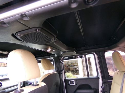 Used 2020 Jeep Wrangler Unlimited Sahara image 20