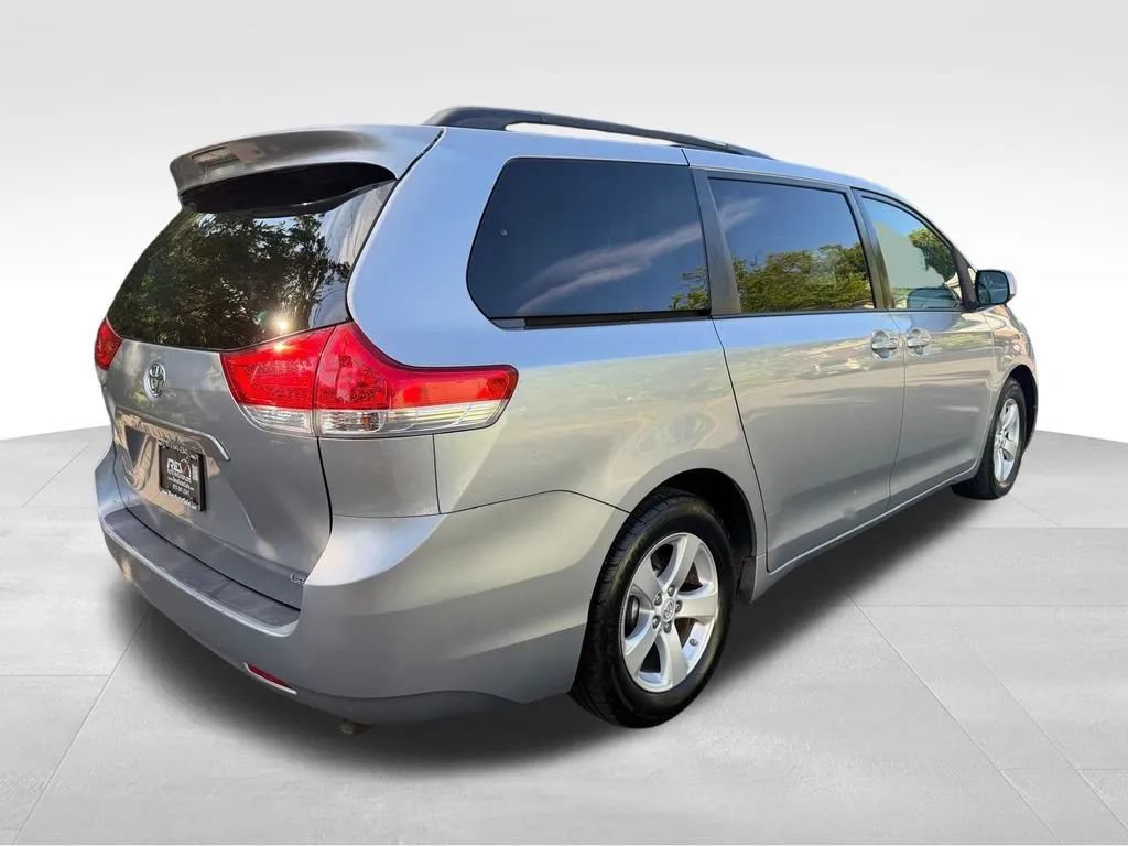 Used 2013 Toyota Sienna LE FWD image 8