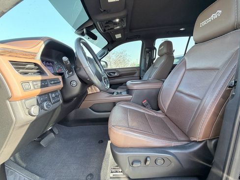 Used 2021 Chevrolet Tahoe High Country w/ Premium Package image 24