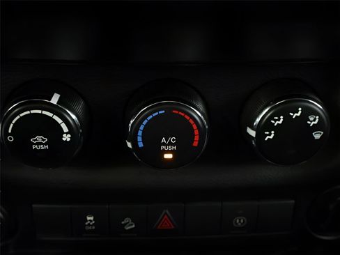 Used 2015 Jeep Wrangler Rubicon image 32