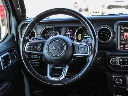 Used 2022 Jeep Wrangler Unlimited Sahara w/ Cold Weather Group AWD/4WD image 16