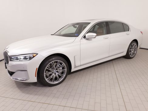 Used 2020 BMW 750i xDrive w/ Executive Package AWD/4WD image 1