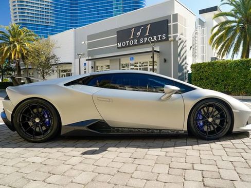 Used 2020 Lamborghini Huracan EVO image 30