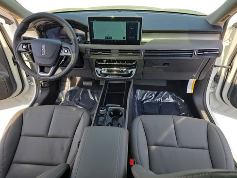 New 2026 Lincoln Corsair Premiere image 9