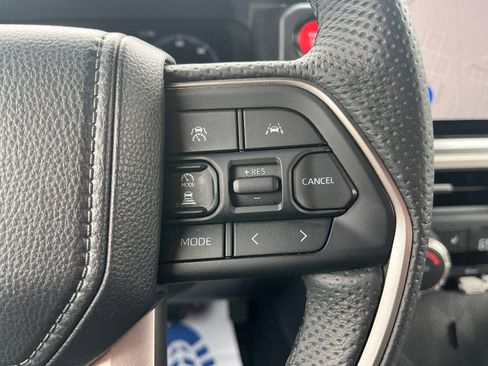 Used 2025 Toyota Tacoma TRD Off-Road image 33