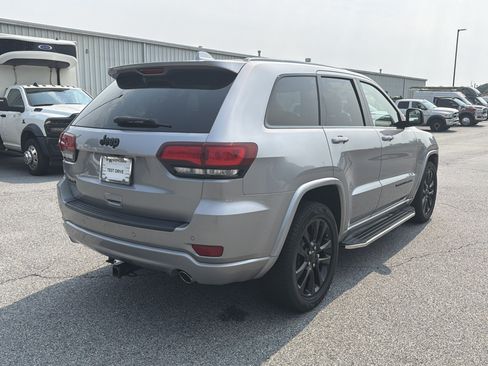 Used 2020 Jeep Grand Cherokee Altitude AWD/4WD image 8