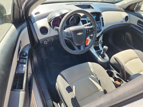 Used 2014 Chevrolet Cruze LS FWD image 15