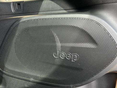 Used 2019 Jeep Cherokee Trailhawk w/ Comfort/Convenience Group AWD/4WD image 25