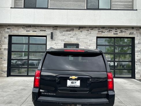 Used 2018 Chevrolet Suburban LT AWD/4WD image 4