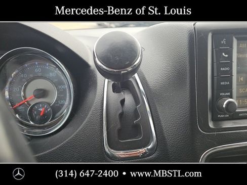 Used 2016 Chrysler Town & Country Touring-L w/ Driver Convenience Group image 27