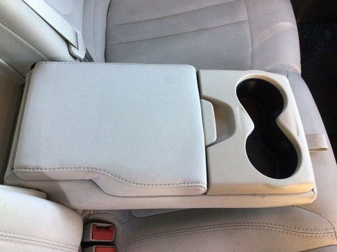 Used 2016 Chrysler 200 Limited image 11