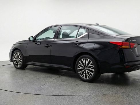 Used 2025 Nissan Altima 2.5 SV image 6