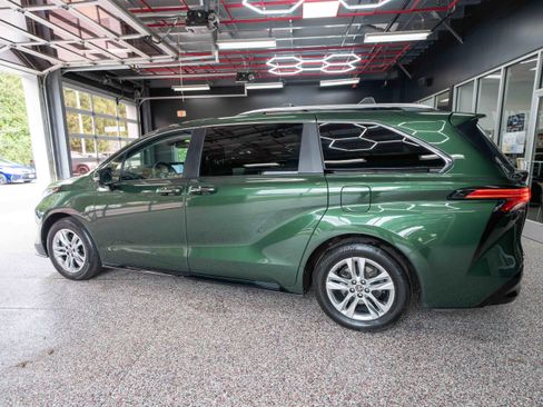 Used 2024 Toyota Sienna Limited AWD/4WD image 2