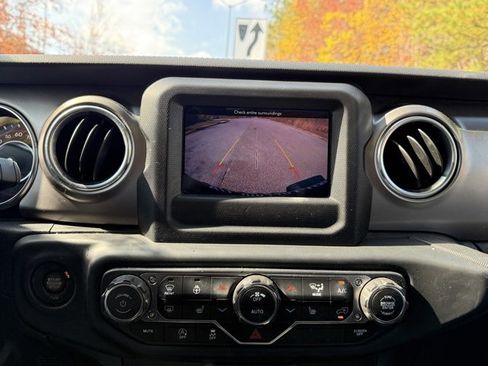 Used 2019 Jeep Wrangler Unlimited Rubicon w/ Cold Weather Group image 18