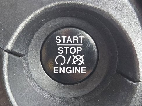 Used 2016 Jeep Renegade Latitude image 32