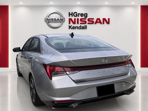 Used 2022 Hyundai Elantra Limited w/ Cargo Package FWD image 2