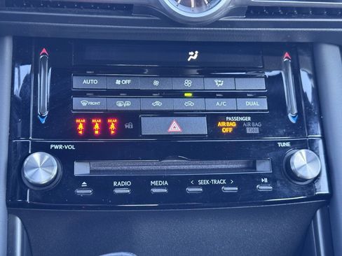 Used 2022 Lexus IS 300 image 10