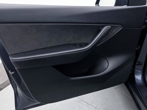 Used 2021 Tesla Model Y Long Range image 19