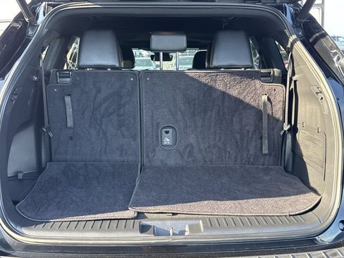 Used 2022 Toyota Highlander XSE FWD image 11