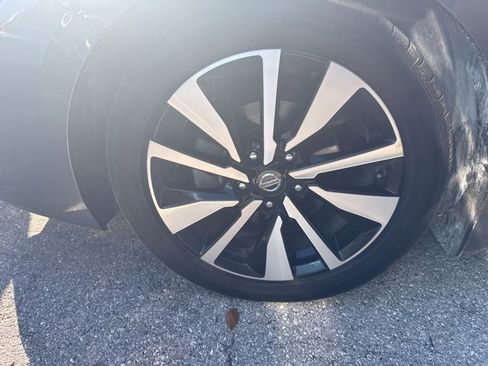 Used 2023 Nissan Sentra SV w/ SV Premium Package image 22