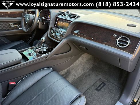 Used 2021 Bentley Bentayga image 38