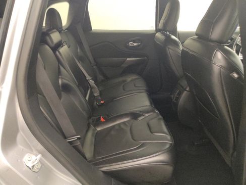 Used 2020 Jeep Cherokee Limited image 19