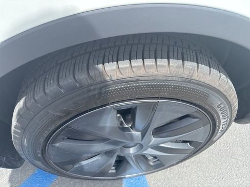 Used 2024 Tesla Model Y Long Range image 43