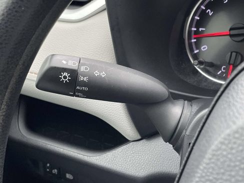 Used 2022 Toyota RAV4 XLE AWD/4WD image 12