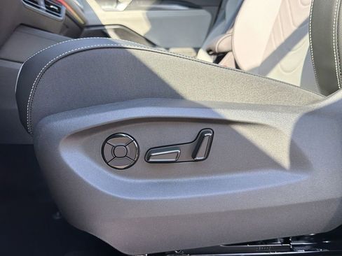 New 2026 Volkswagen Tiguan SE R-Line image 24