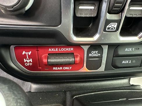 Used 2025 Jeep Wrangler Unlimited Sport AWD/4WD image 29