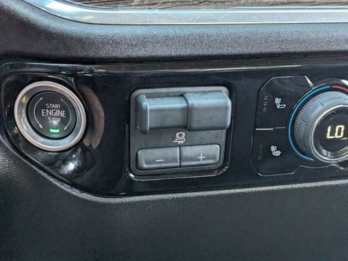 Used 2025 Chevrolet Silverado 2500 LT w/ Convenience Package image 29