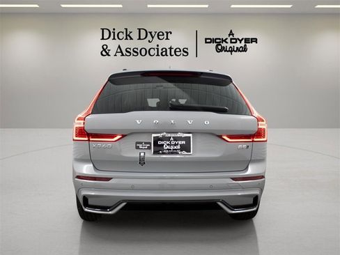 New 2025 Volvo XC60 B5 Ultra w/ Climate Package image 4