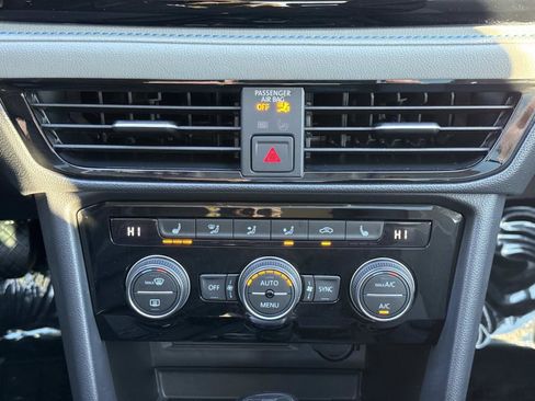 Used 2024 Volkswagen Taos SE image 6