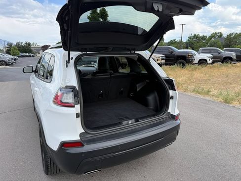 Used 2020 Jeep Cherokee Latitude Plus AWD/4WD image 13