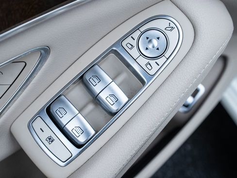 Used 2017 Mercedes-Benz S 550 Sedan image 18