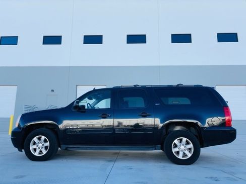 Used 2013 GMC Yukon XL SLT image 2