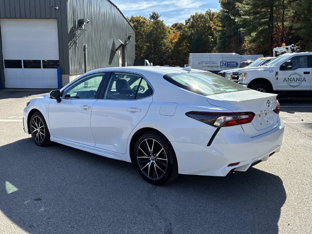 Used 2021 Toyota Camry SE w/ Cold Weather Package FWD image 5