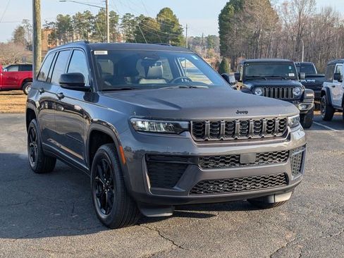 New 2026 Jeep Grand Cherokee Altitude image 2