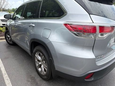 Used 2014 Toyota Highlander XLE FWD image 4
