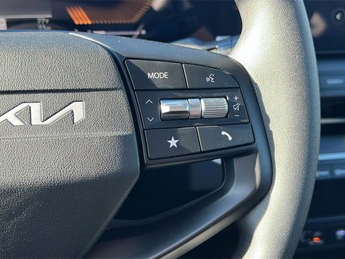 New 2025 Kia K4 LXS image 17