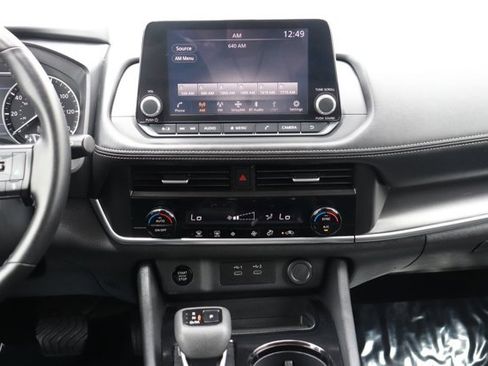 Used 2025 Nissan Rogue SV FWD image 14